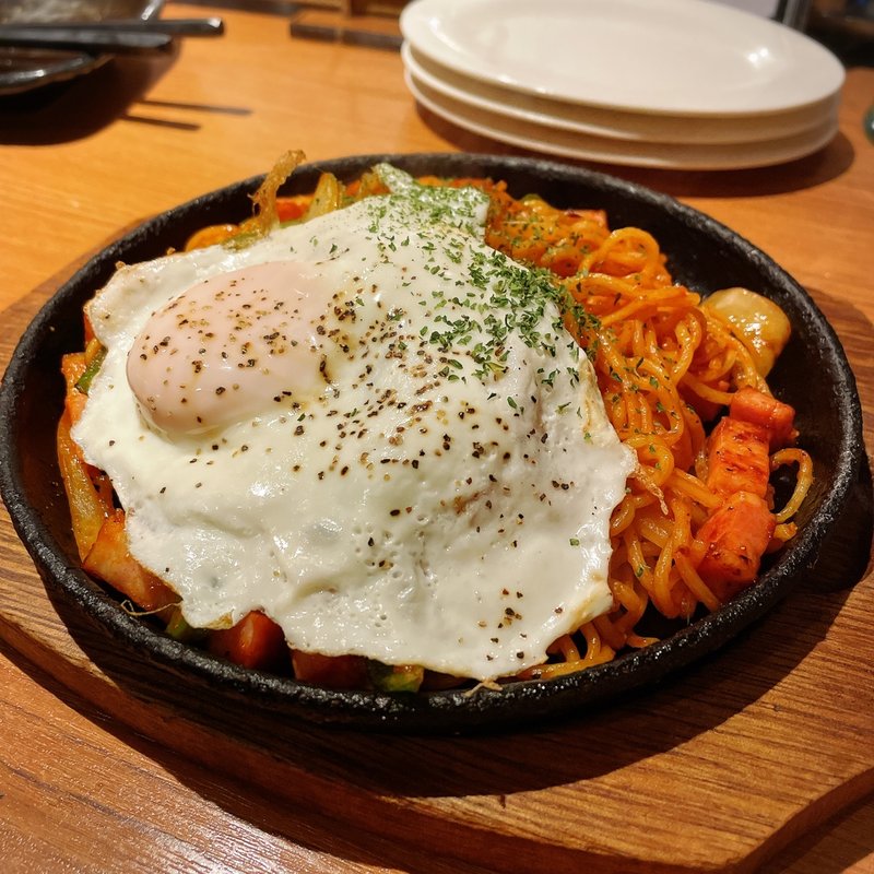 ナポリタン焼きそば(鉄板バル SOURCE （ソース）)