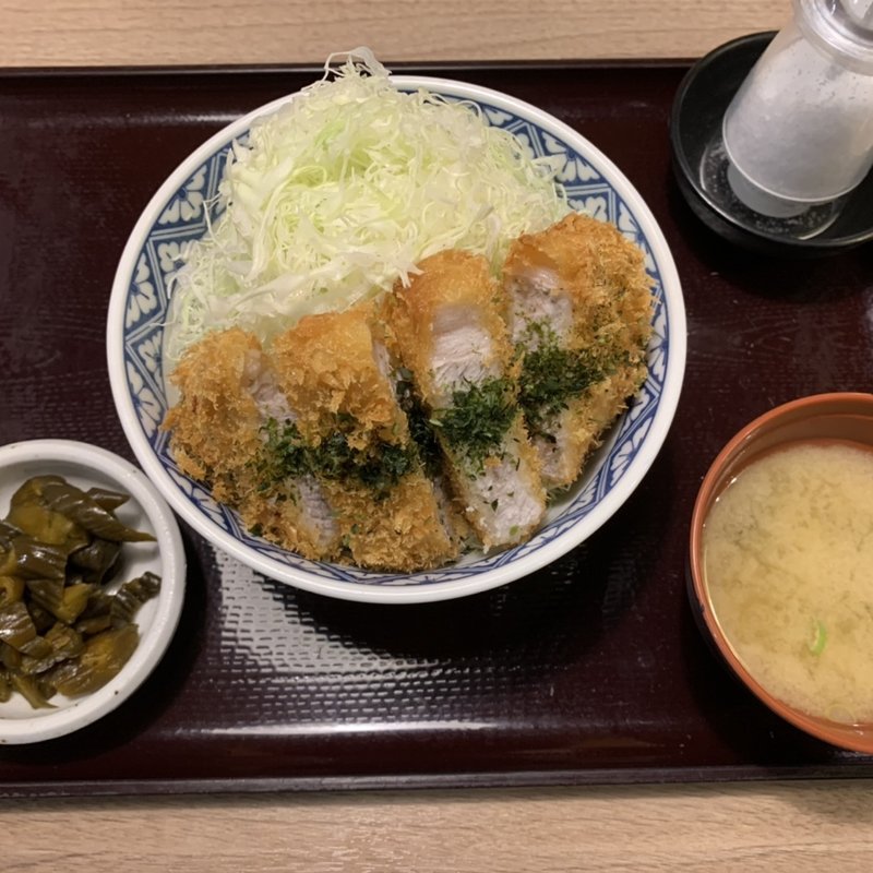 肉厚塩かつ丼(坂井精肉店 イオンモール八千代緑が丘店)