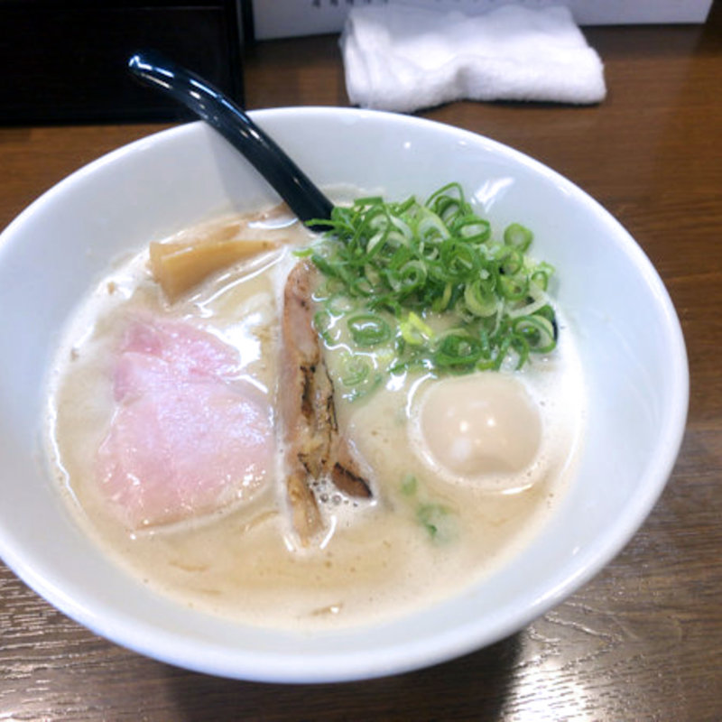 鶏白湯らあめん（醤油）＋味玉(らあめん彩鶏どり（旧店名：らあめん こそっと）)