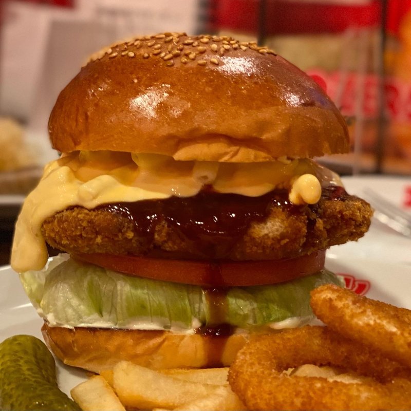 ロースカツバーガーwithチーズマカロニ(ブラザーズ 人形町本店 （BROZERS'）)