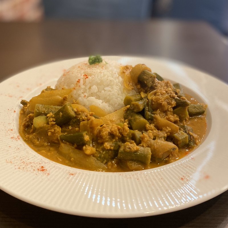スパイスカレーランチ(鶏ミンチとオクラのマサラ)(喫茶 ちろ)