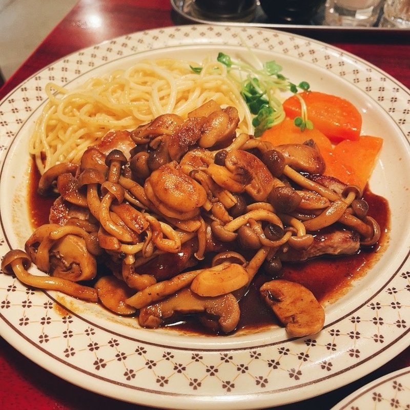 ポークソテーのきのこソース(青山V・ダック)