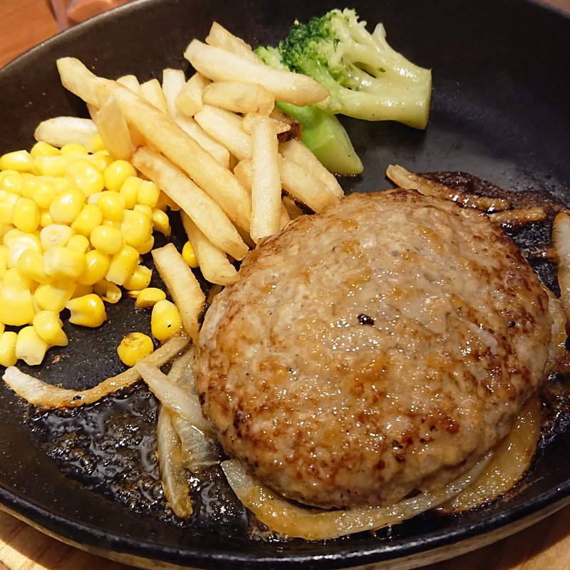 手仕込み鉄板ハンバーグ(フジオ軒 三井アウトレットパーク大阪鶴見)