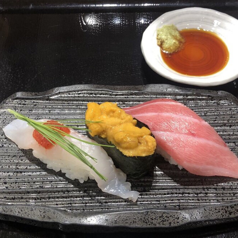 近海贅沢三昧(沼津 魚がし鮨 流れ鮨 浜松市野店 （ヌマヅウオガシズシナガレズシ）)