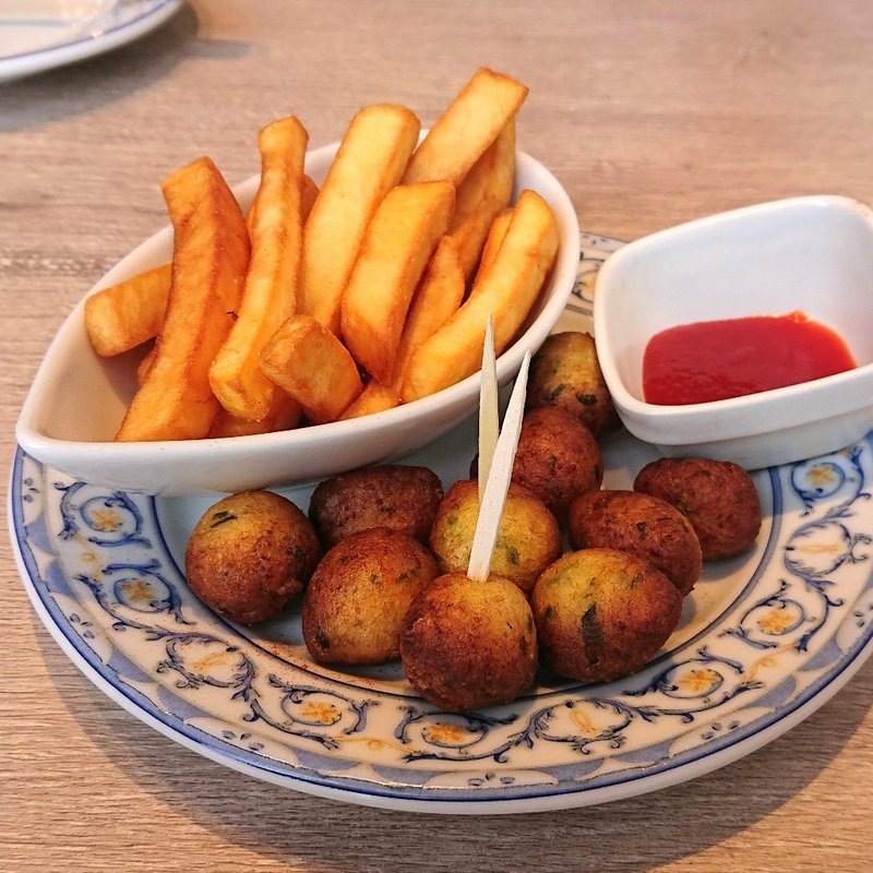 塩ダラのクロケッタ＆ポテトフライ グラバソース(スペイン料理 ミゲルフアニ マリン＆ウォーク店)