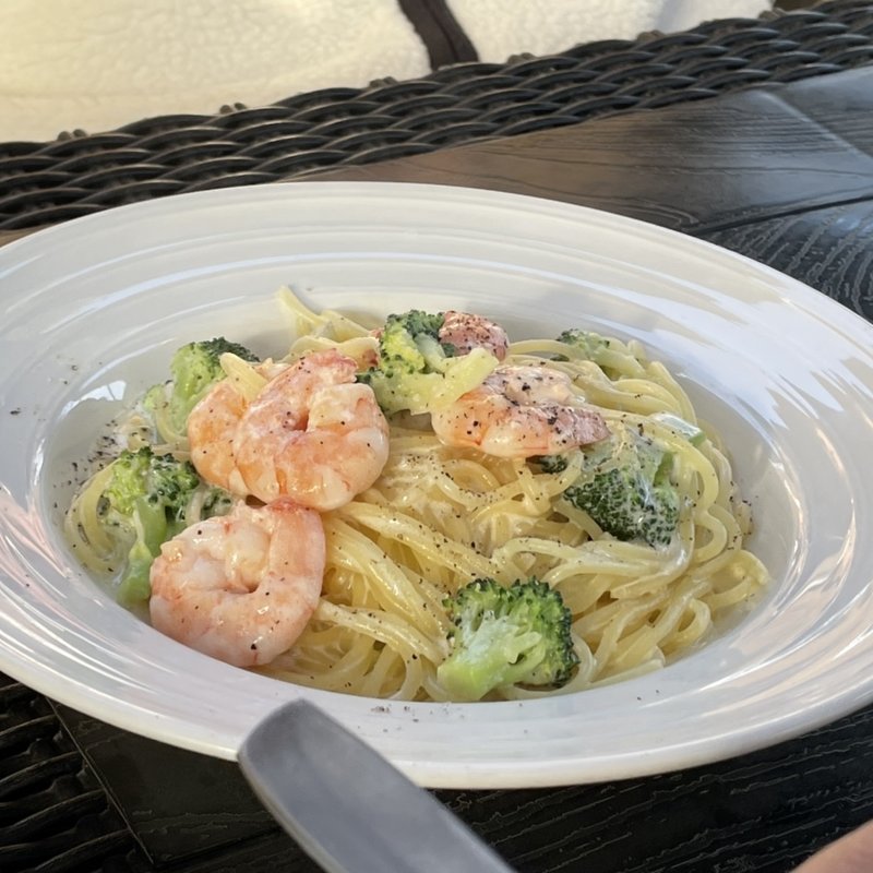 エビとブロッコリーのクリームソース(カフェ・ド・ラパン )