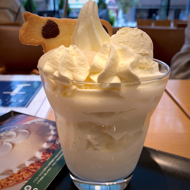 農場ミルクプリンパフェ(町村農場 大通公園)