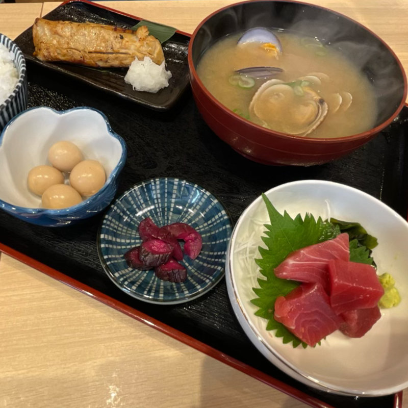 漬け魚焼とまぐろぶつの定食(西京味噌漬け)(大船海鮮食堂 魚福)