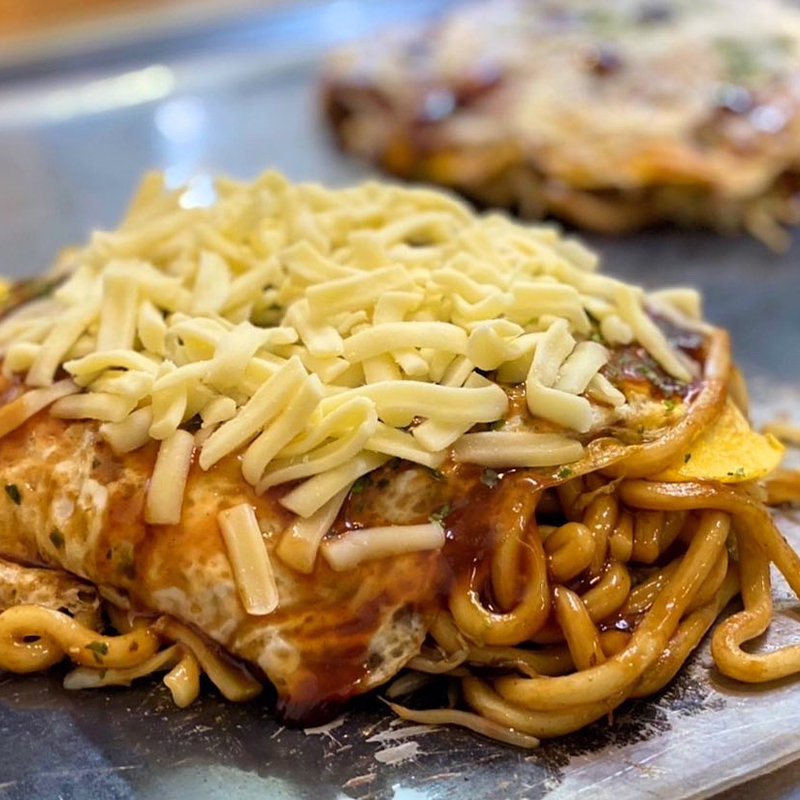 肉玉うどん チーズ入り(ぷらむ )