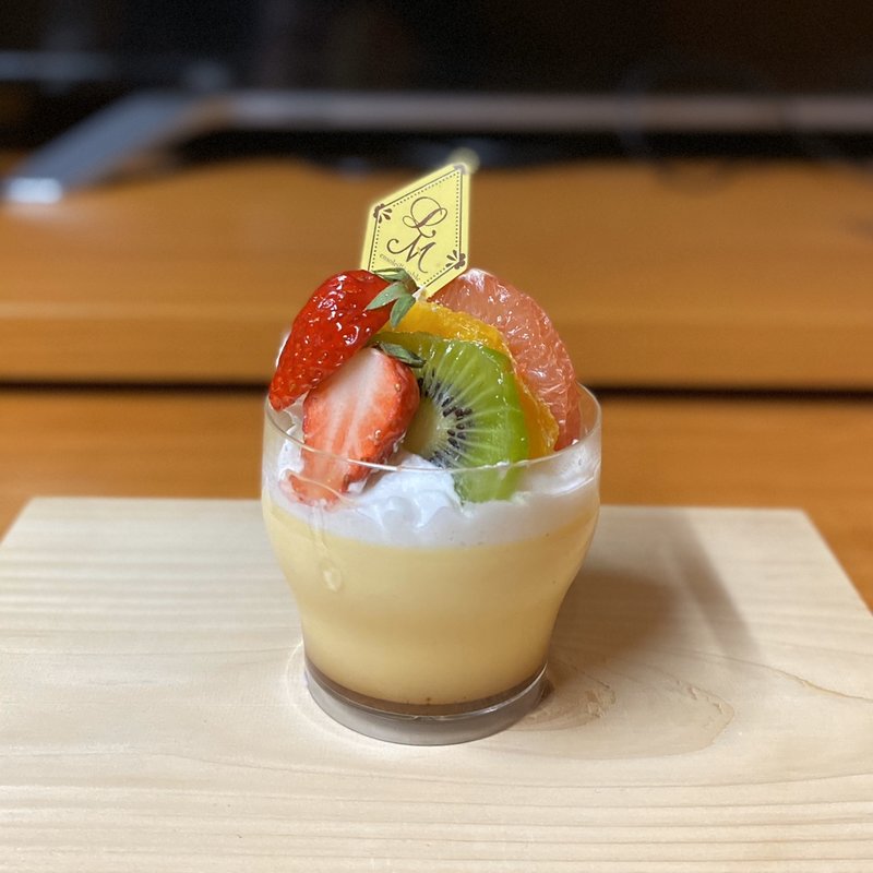 フルーツカスタードプリン(ラ・メゾン アンソレイユターブル パティスリー 大名古屋ビルヂング店)