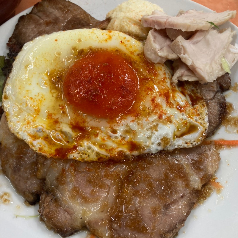 チャーシューエッグ定食(大衆食堂スタンド そのだ )
