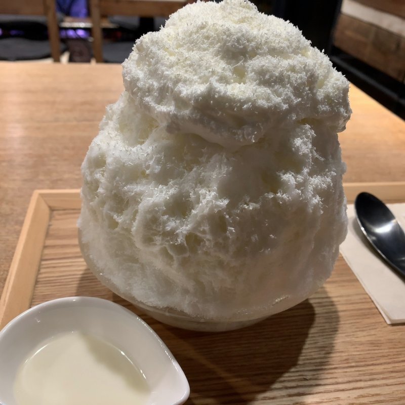 知床ヤギミルク、チーズ工房千『結び』、杏仁のかき氷(bistro & grill me at park)