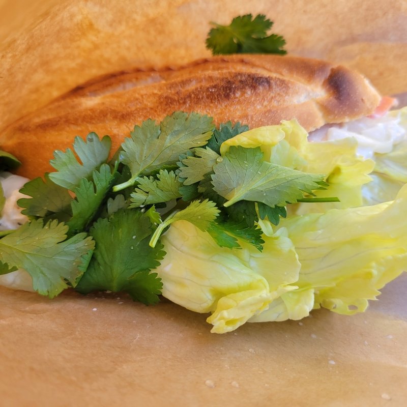 バインミー　チキン(バインミーとお茶

)