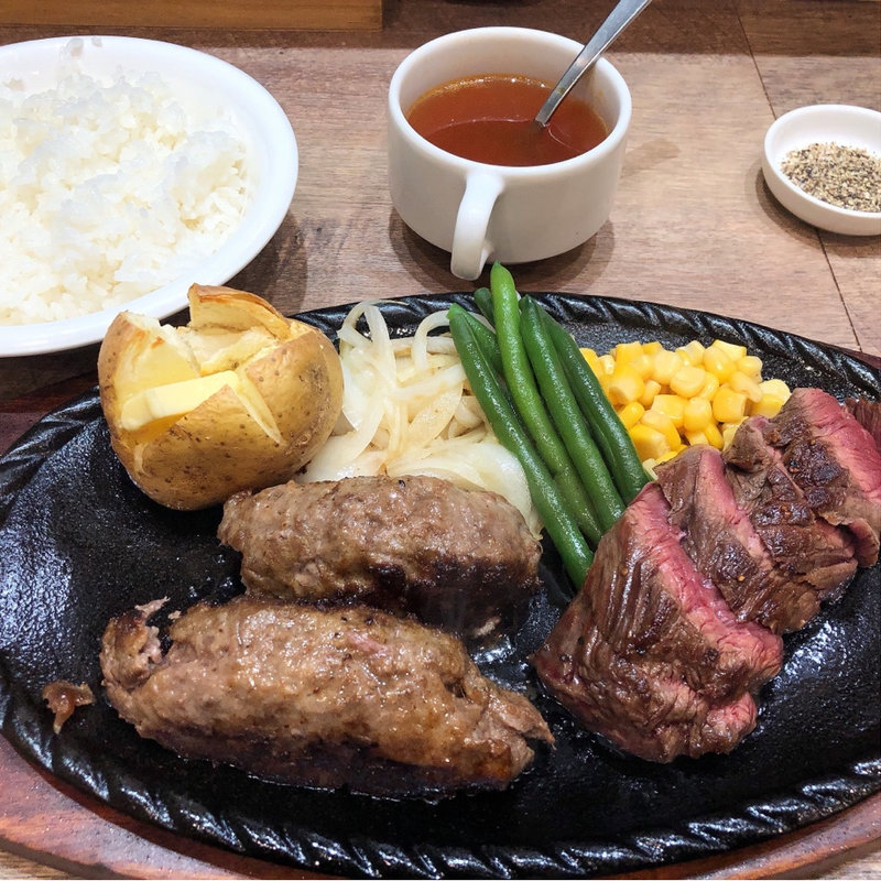 ハンバーグとハラミステーキ(パウハナ（八尾リノアス）)