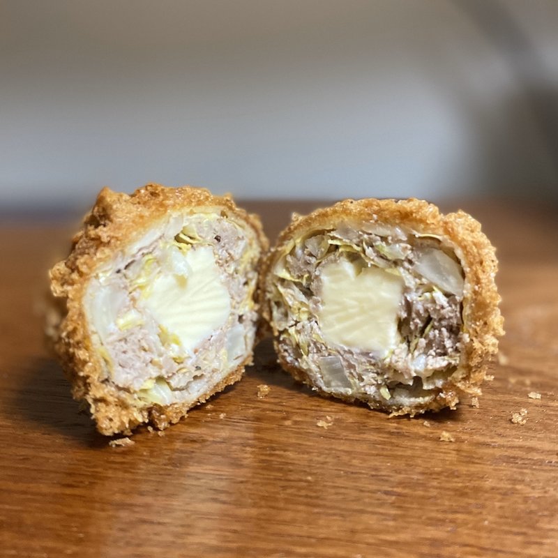 チーズin春キャベツメンチかつ(和幸藤が丘エフ（ｅｆｆｅ）売店)