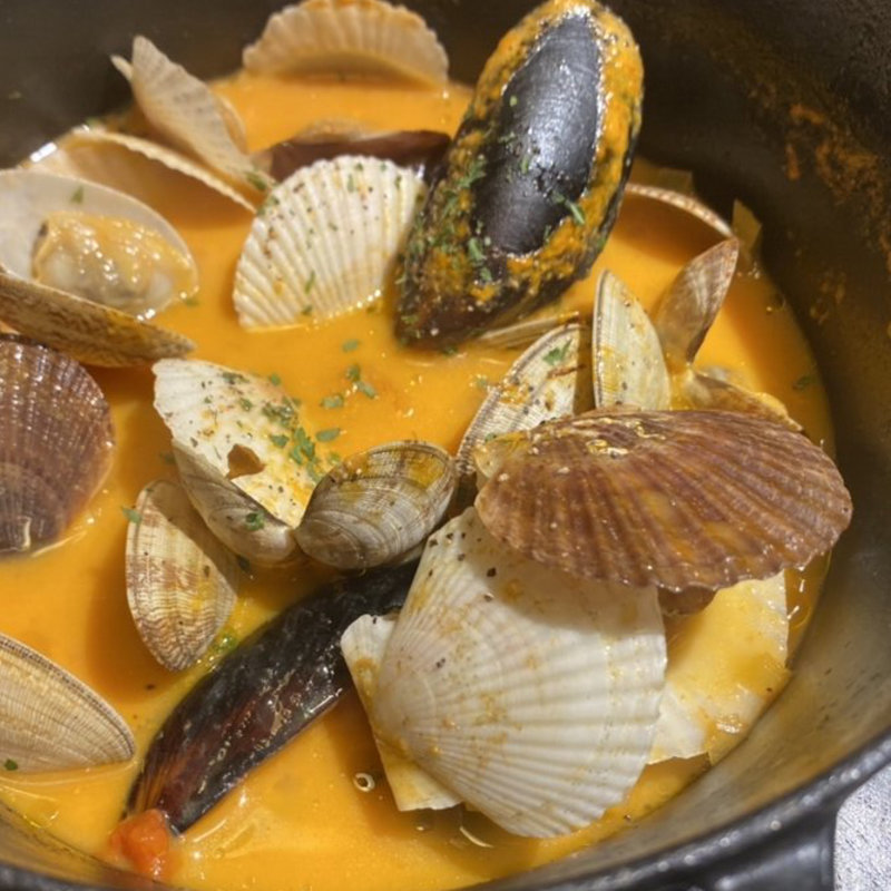 3種の貝のトマトクリーム鍋(塚田農場　北海道　十勝　新得町)