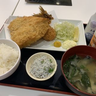 カニコロアジ定食(魚力食堂 草加ヴァリエ店)