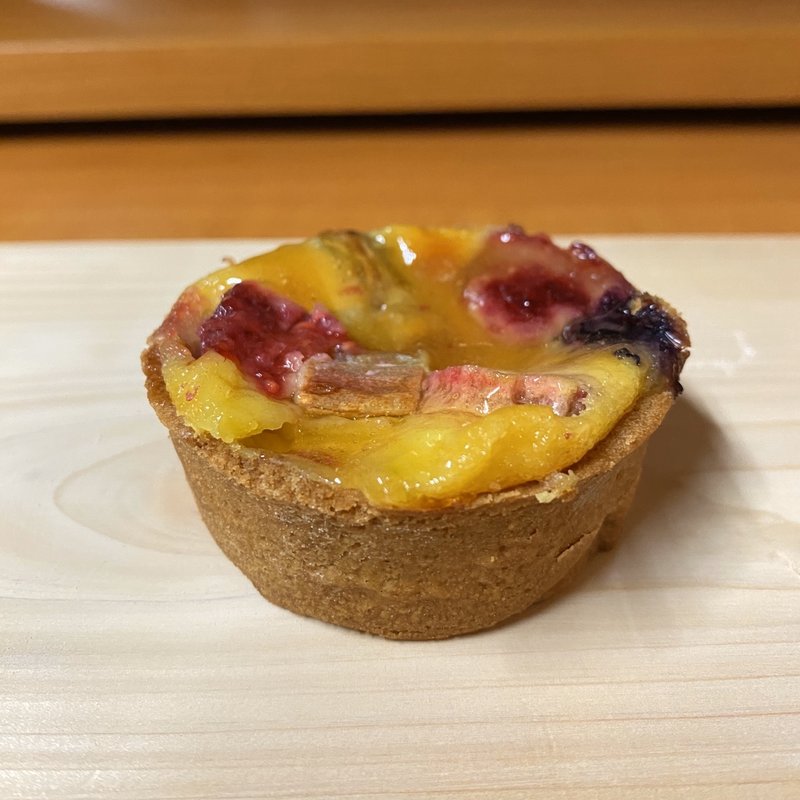 ベリーとルバーブの焼きプリン(キュームタルト 大名古屋ビルヂング店)