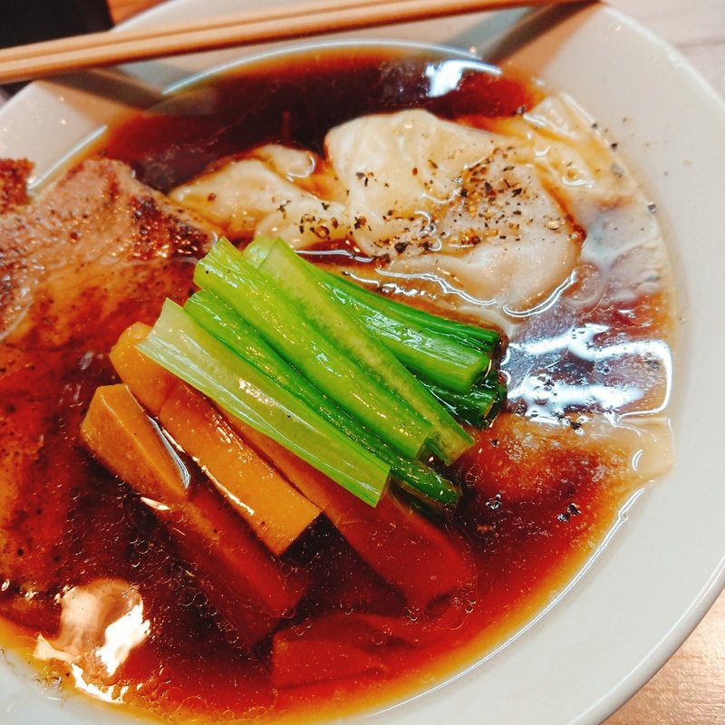 鴨ワンタン中華そば(黒)(世田谷中華そば 祖師谷七丁目食堂)