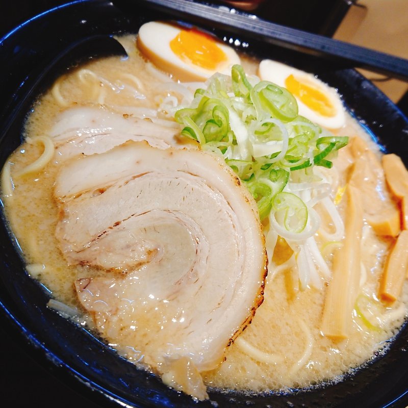 味玉醤油豚骨(東京豚骨 背脂とんこつらーめん 雷門 門前仲町店)