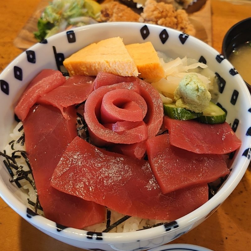 鉄火丼セット＋大盛り(鮨忠)
