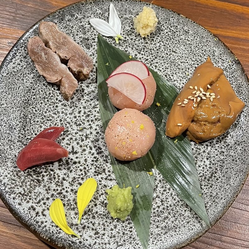 鶏造り盛り(焼鳥 赫色)