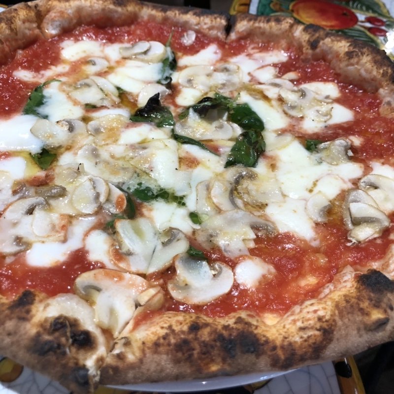 マルゲリータコンフンギ(ピッツェリア エ オステリア パドリーノ )