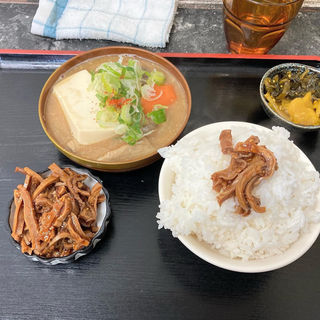 豚もつ煮込み豆腐並 めし波(タイガーワン)