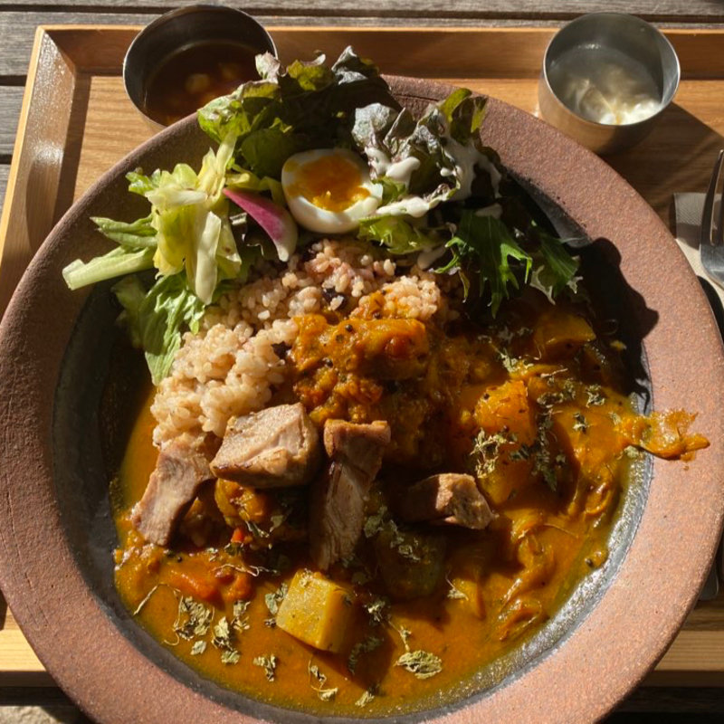 豚と大根のスパイスカレー(BROWN RiCE AND WATER)