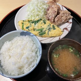 ニラ玉と鶏から定食(善太郎食堂)