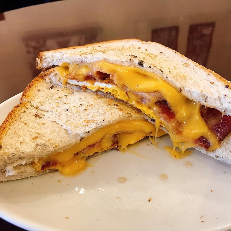 グリルドベーコンエッグ(キノーズマンハッタンニューヨーク)