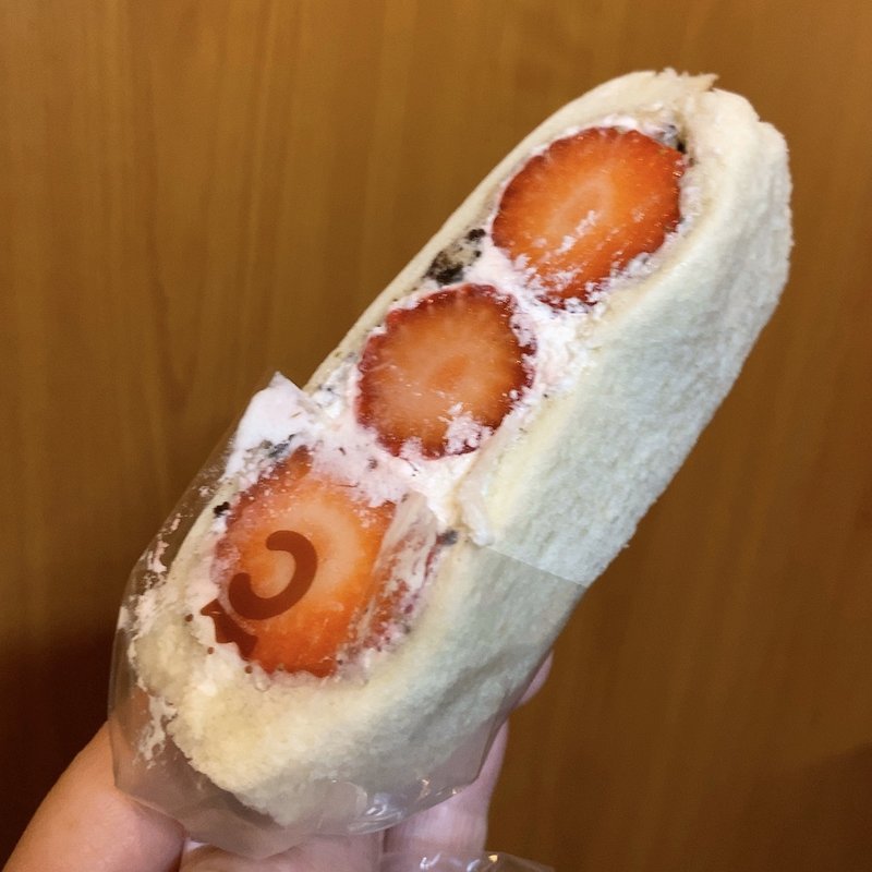 イチゴサンド(Cururu)