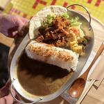  [18禁]やみつきのしびカラ！唐揚げカレープレート(七輪焼鳥バル Funky Junk Full Chicken 裏難波店)