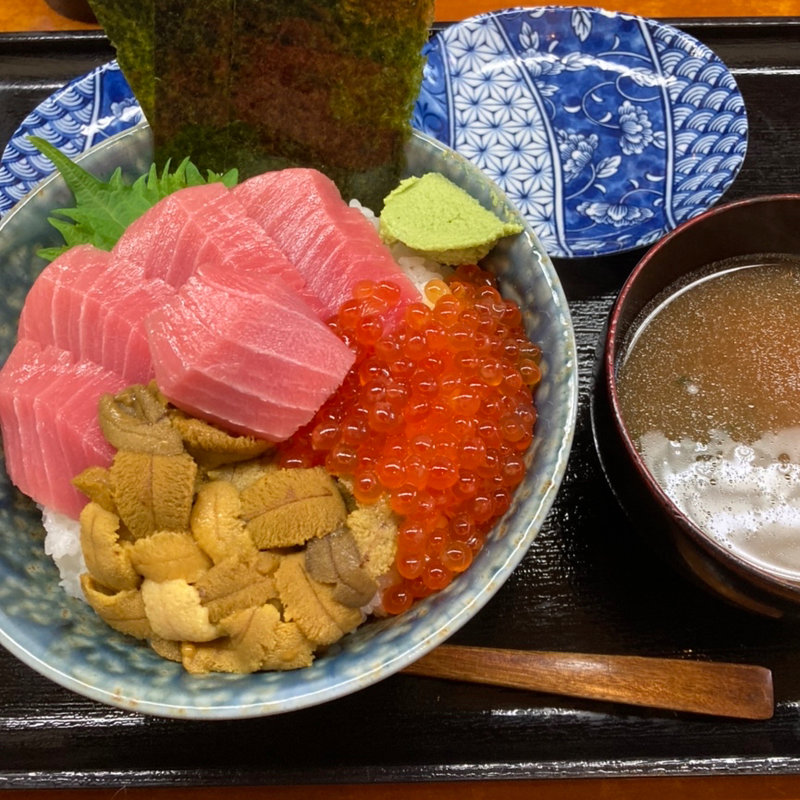 ウニ・いくら・トロ丼(海鮮丼専門店 木津 魚市食堂)