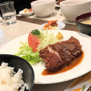 チキンカツ定食(レストラン ハチロー)