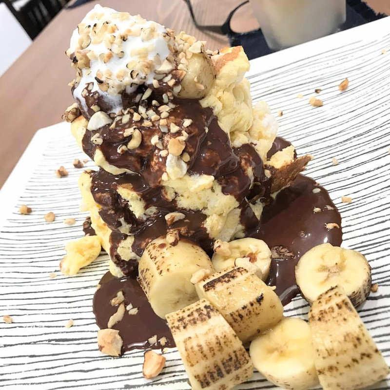炙りバナナとチョコナッツソースパンケーキ(紅鶴)