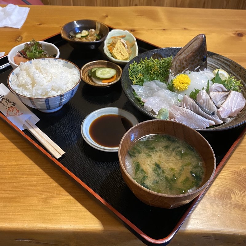 店主オススメ魚二種のお刺身定食(サワラ、オウモンハタほか)(The　dining　YOSA八右衛門 （ハチエモン）)