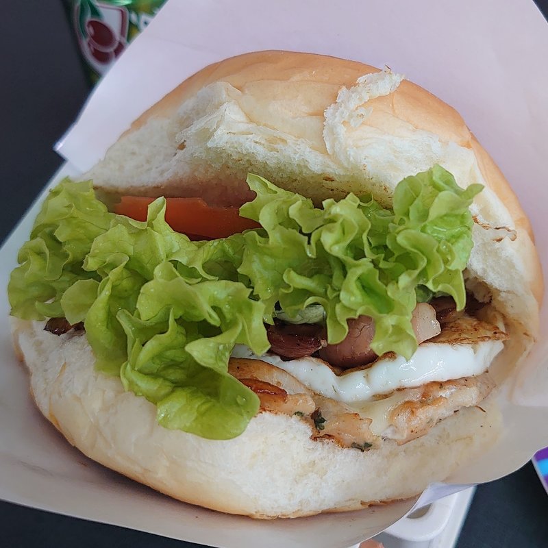 X-F.BACON＋OVO FRITO(LANCHONETE　AMIGOS （ランショネッチ　アミーゴス）)