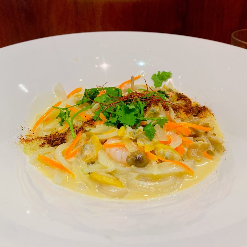 エビとアサリのトムヤムクンクリームうどん(あんぷく )