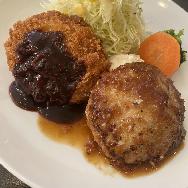 ハンバーグ&サクサクコロッケセット(四ツ橋カフェ)