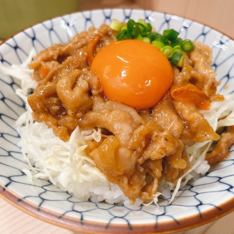 豚バラ月見丼(ラーメン専科 竹末食堂)