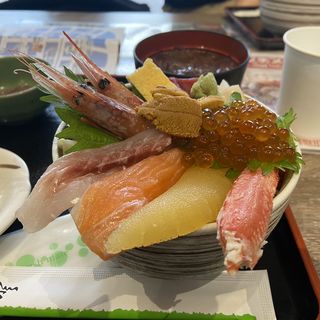 海鮮丼(函館まるかつ水産　いかいか亭 )