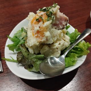 スモークベーコンのポテトサラダ(恵比寿 肉バル Salt)