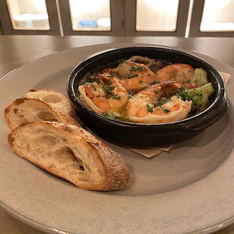 大えびと野菜のアヒージョ(Wine bar LAS)