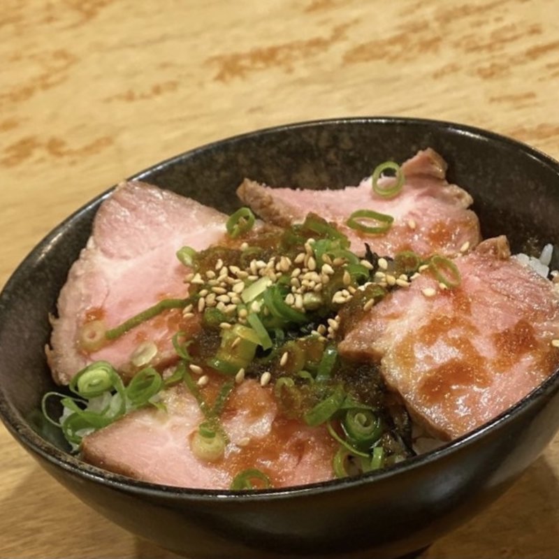 レアチャーシュー丼(二代目 もんごい亭 （ニダイメ）)