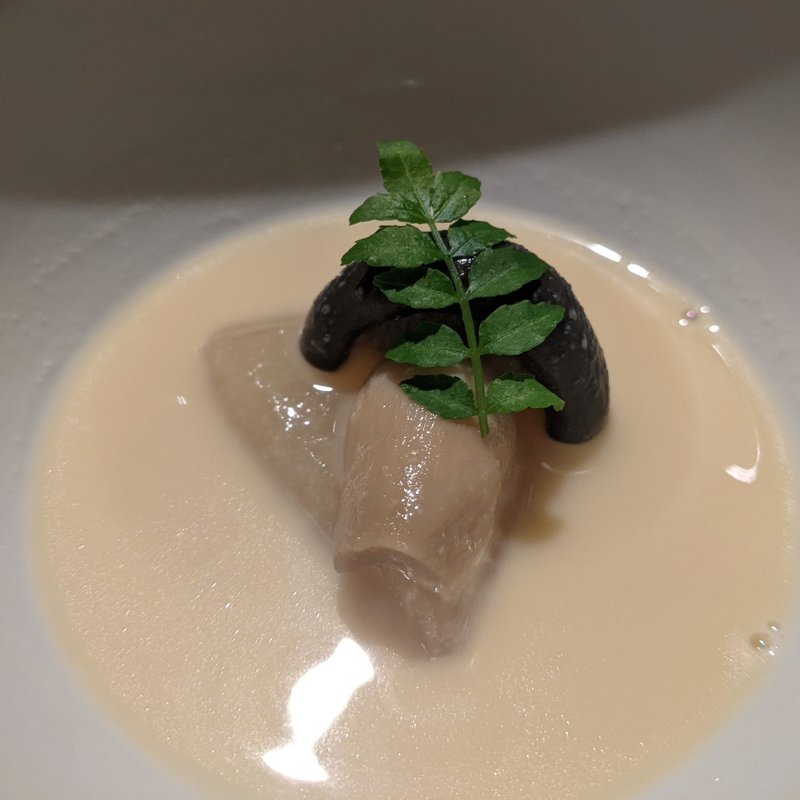 聖護院蕪と大黒本しめじ　白味噌仕立て(焼鳥カッポウ 鳥耀)