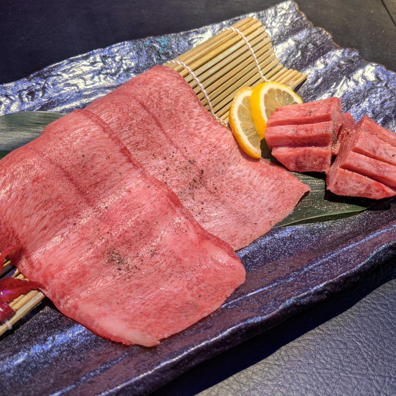 厚切りタン、悪魔の舌(上等焼肉ひらく 歌舞伎町店)