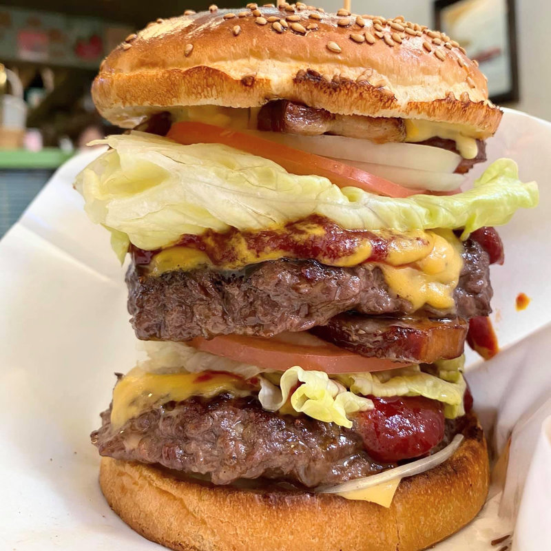 ダブルパテベーコンチーズバーガー(ベーカーバウンス)