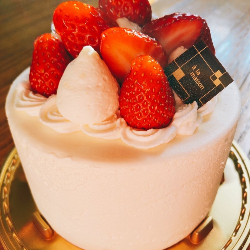 苺いっぱいのデコレーション12㎝(シャトレーゼ)