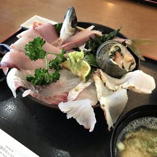 関の海鮮丼